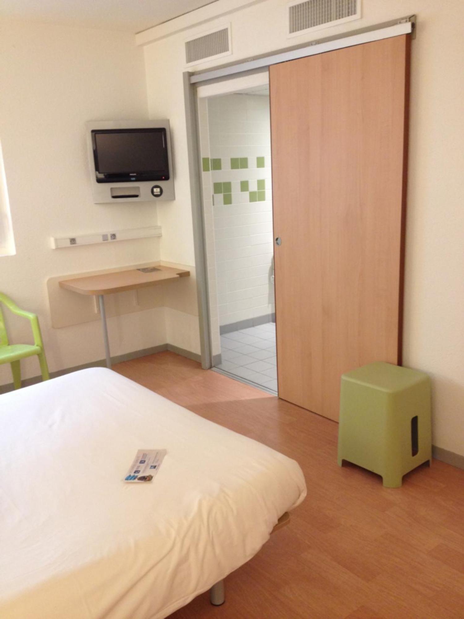 Готель Ibis Budget Saint-Quentin Centre Gare Екстер'єр фото