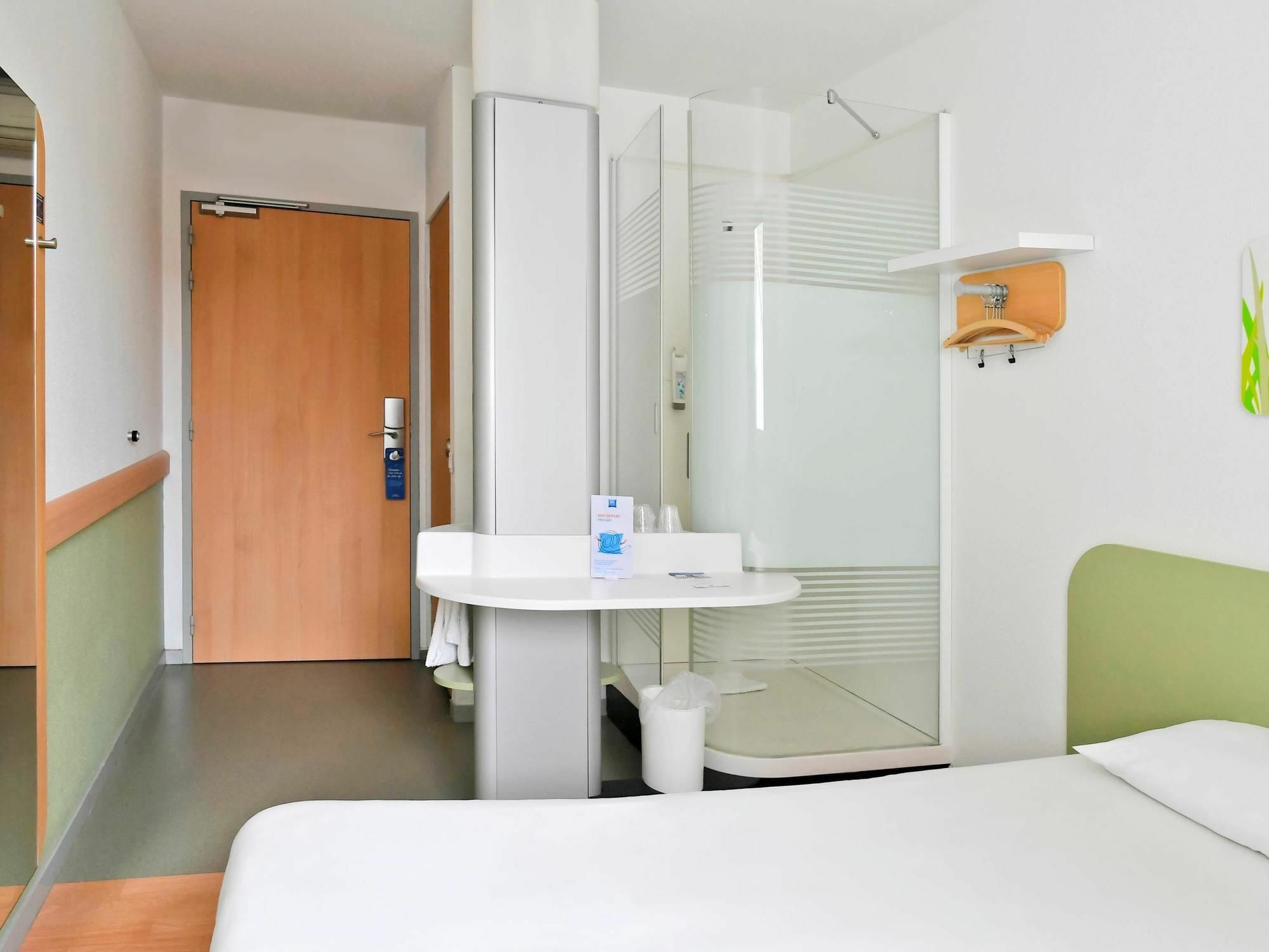 Готель Ibis Budget Saint-Quentin Centre Gare Екстер'єр фото